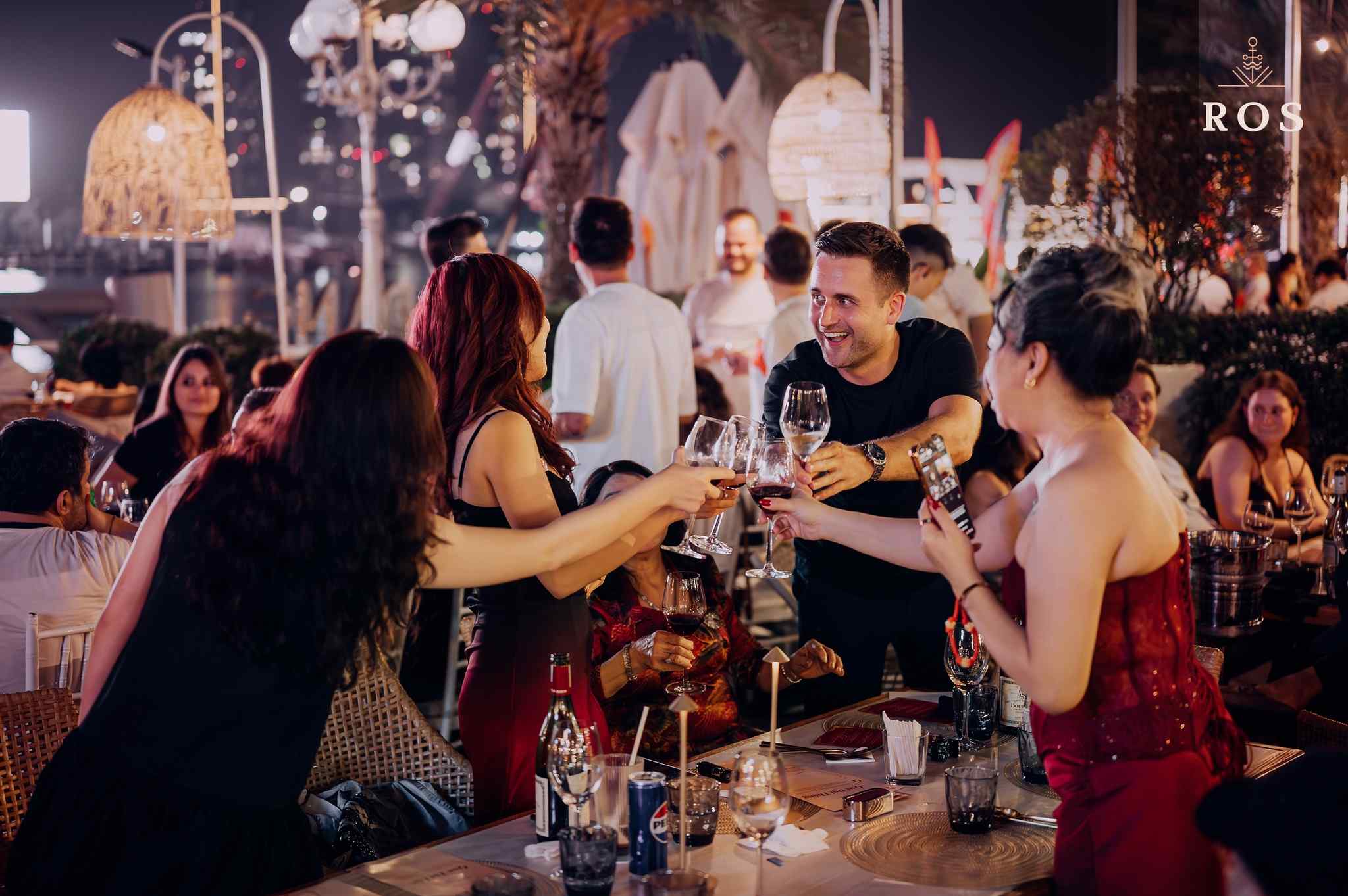 Enjoy-the-Festive-Atmosphere-with-Exceptional-Performances-2