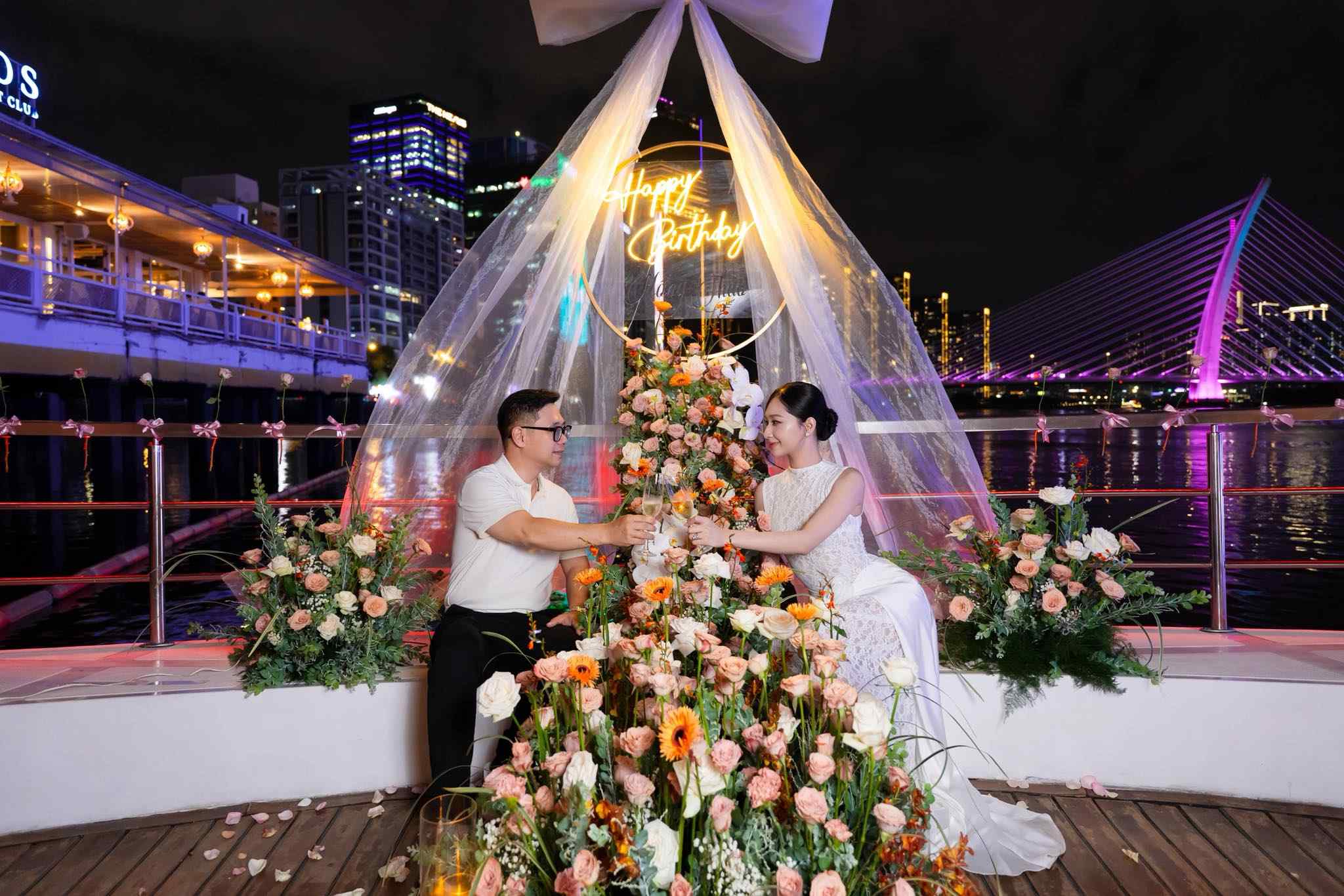 A-Luxury-Riverside-Birthday-with-a-Panoramic-View-of-the-City-Skyline-6